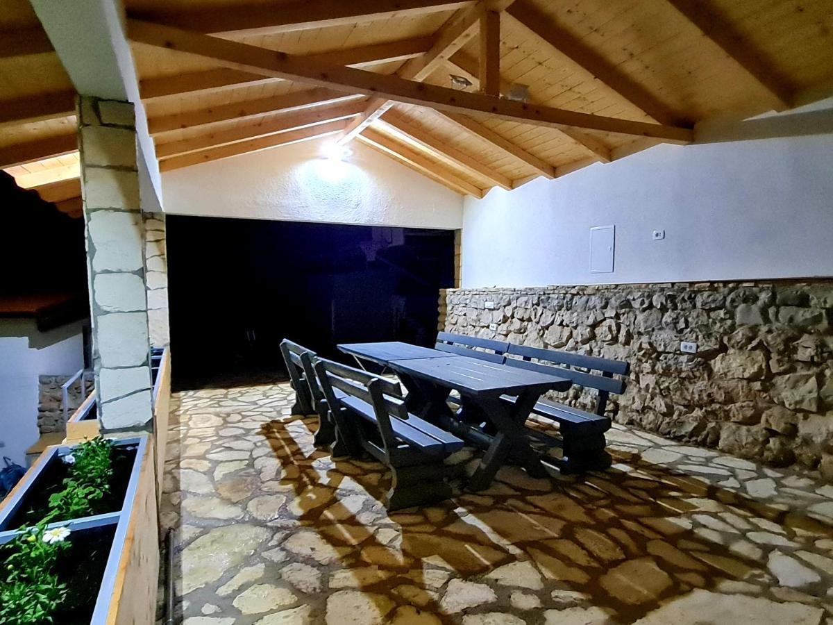 Vila Maslina Apartments Mit Pool Und Garten Nahe Am Strand Tučepi Dış mekan fotoğraf