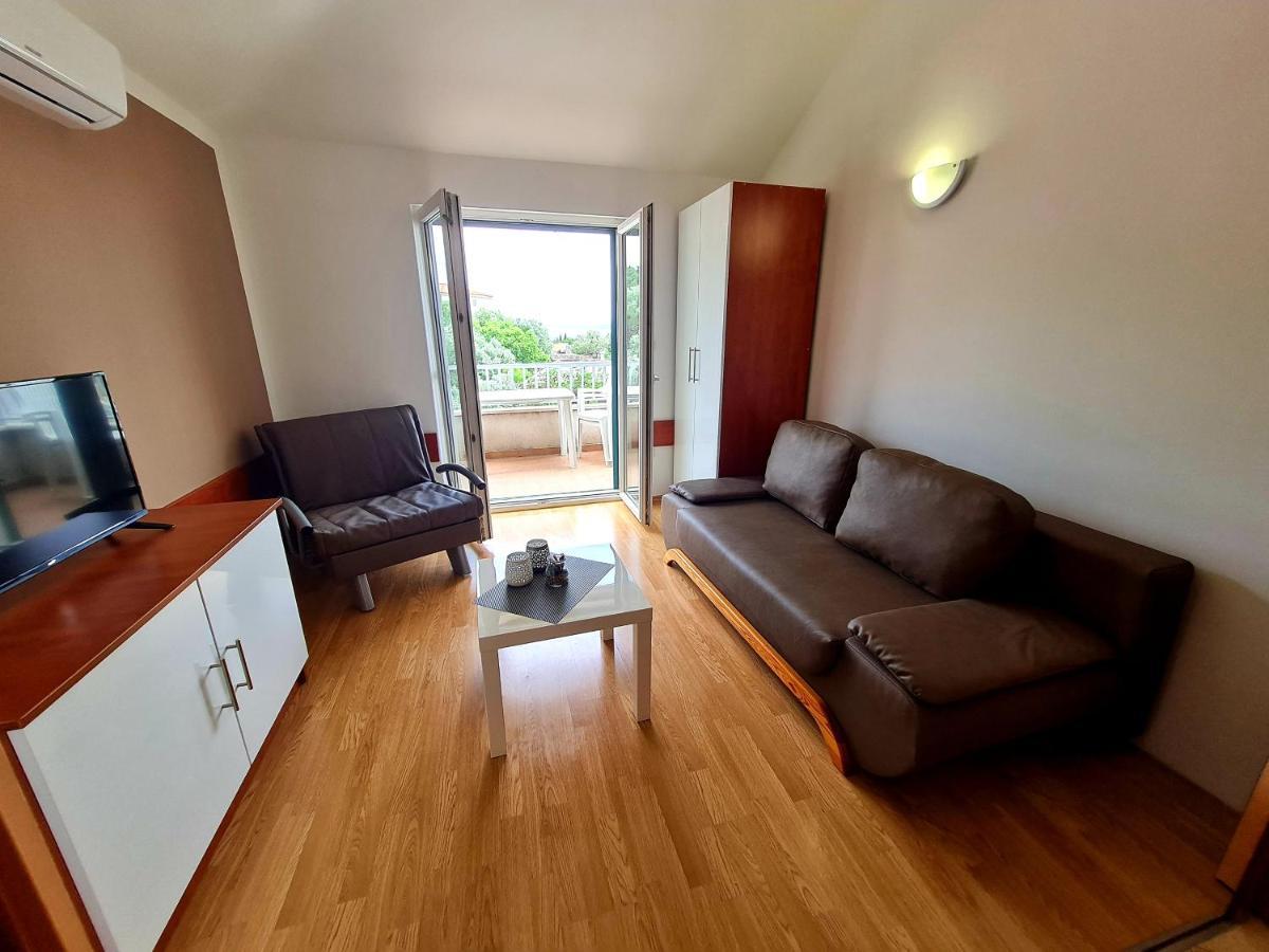 Vila Maslina Apartments Mit Pool Und Garten Nahe Am Strand Tučepi Dış mekan fotoğraf