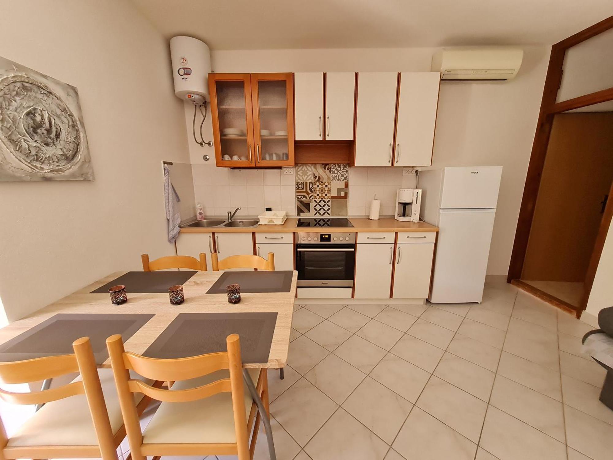 Vila Maslina Apartments Mit Pool Und Garten Nahe Am Strand Tučepi Oda fotoğraf