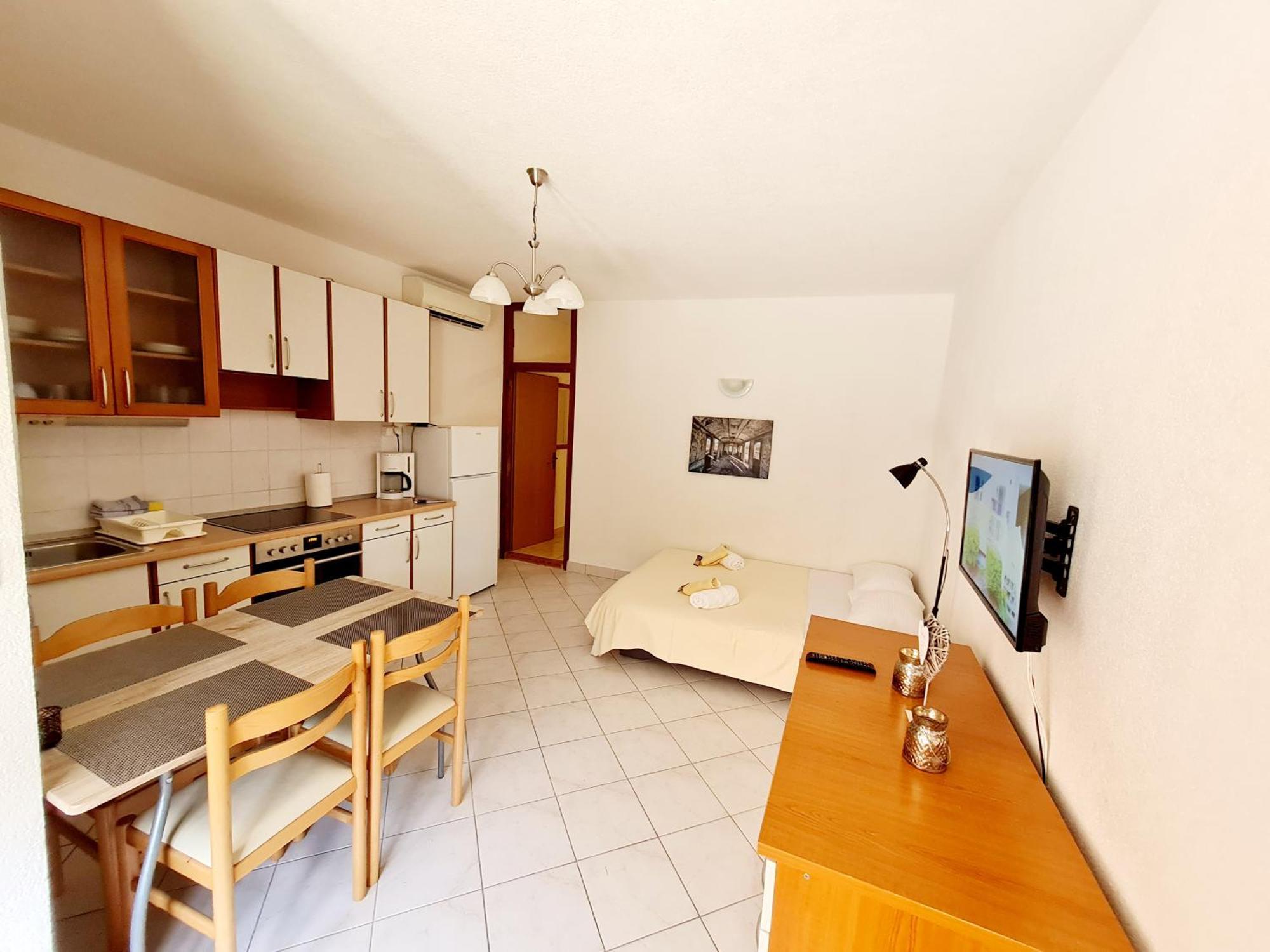 Vila Maslina Apartments Mit Pool Und Garten Nahe Am Strand Tučepi Oda fotoğraf