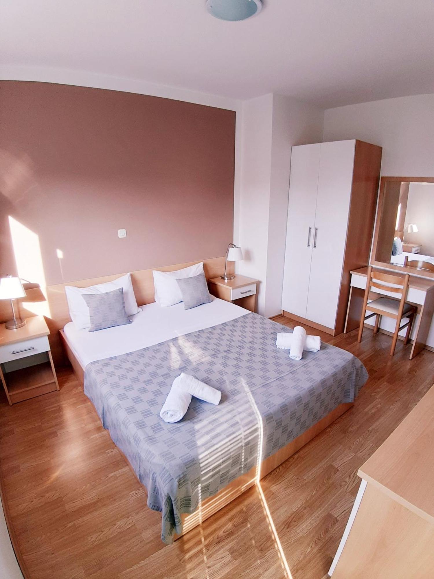 Vila Maslina Apartments Mit Pool Und Garten Nahe Am Strand Tučepi Oda fotoğraf