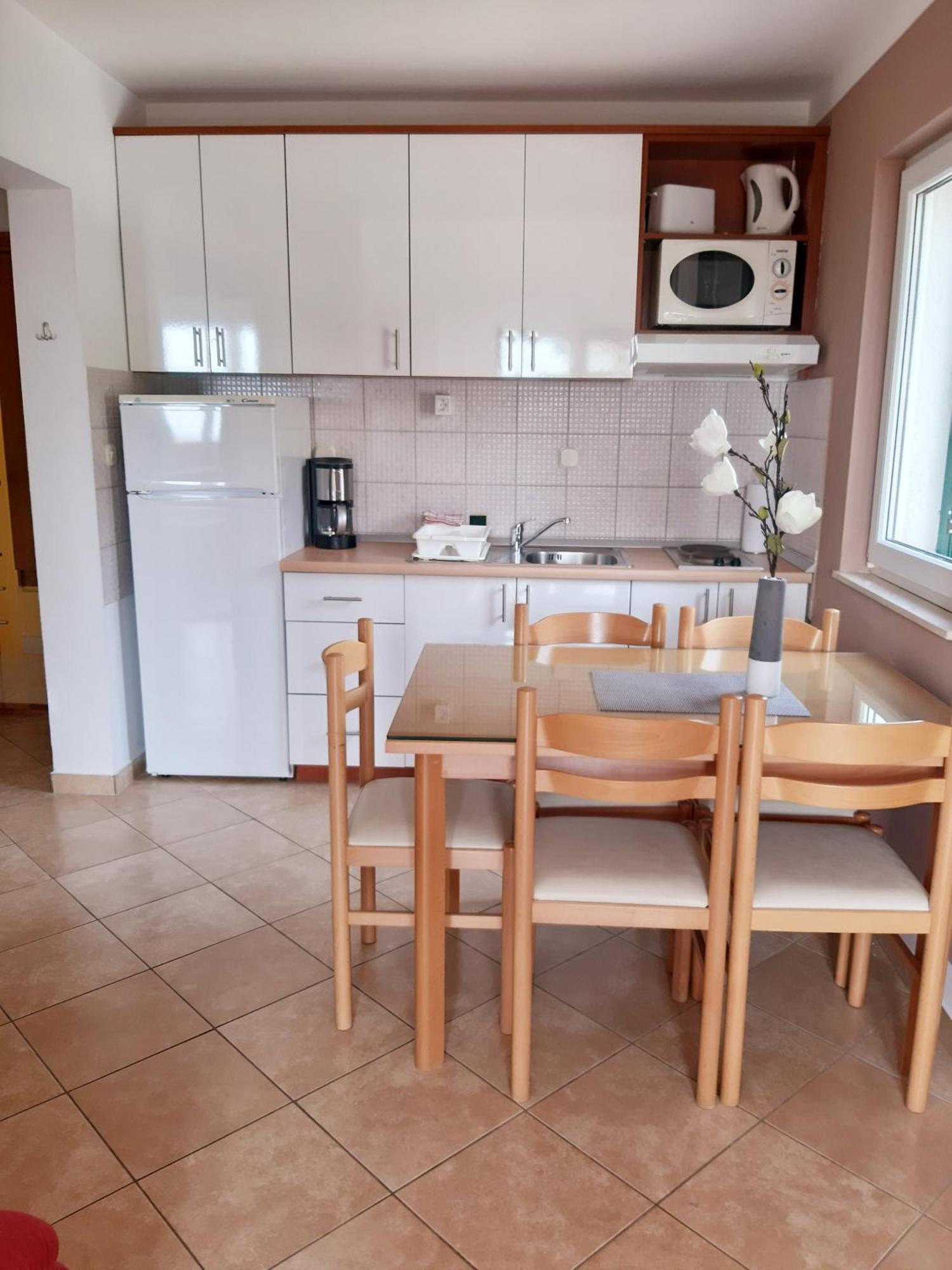 Vila Maslina Apartments Mit Pool Und Garten Nahe Am Strand Tučepi Oda fotoğraf
