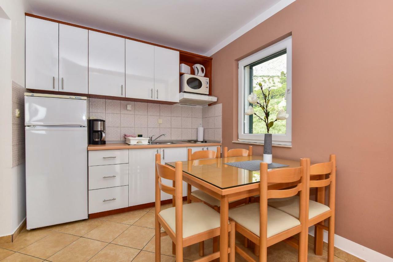 Vila Maslina Apartments Mit Pool Und Garten Nahe Am Strand Tučepi Dış mekan fotoğraf